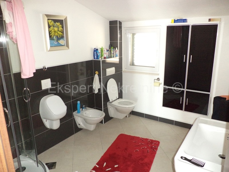 Čiovo,Okrug , casa 530m2, vicino ad una grande spiaggia, ideale per l'affitto