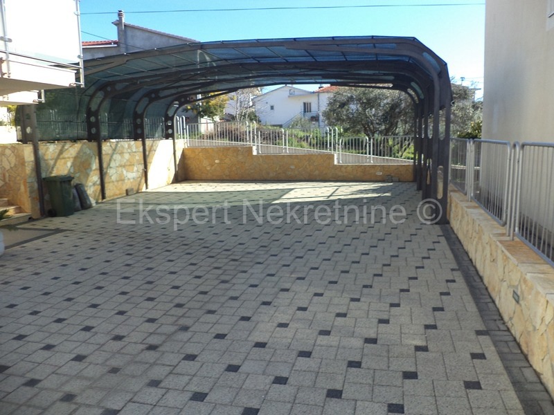 Čiovo,Okrug , casa 530m2, vicino ad una grande spiaggia, ideale per l'affitto