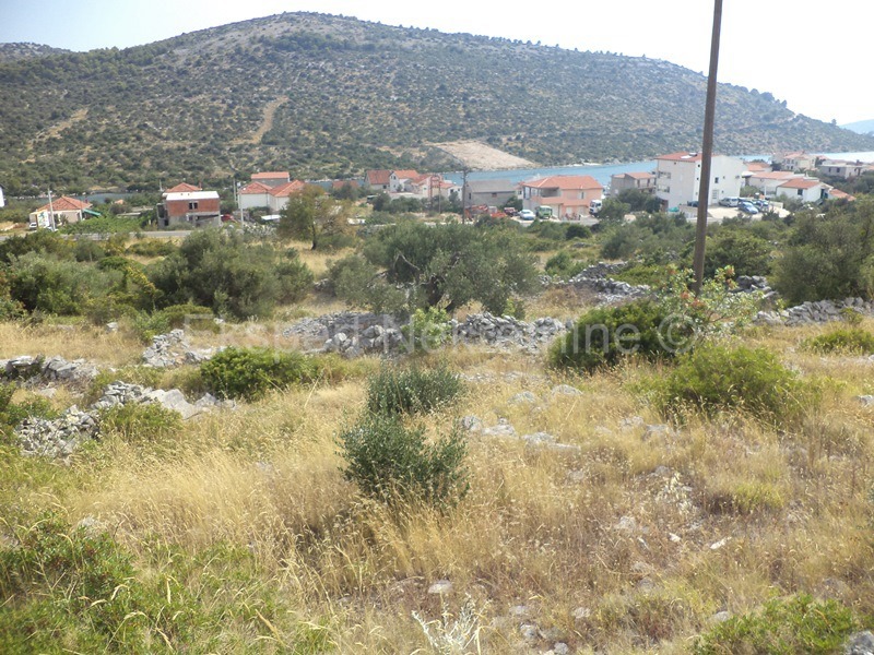 Rogoznica, terreno edificabile 2161 m2, accesso, 110 m dal mare