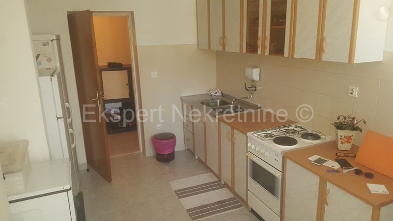 Trogir, centro, appartamento trilocale 92 m2, posizione eccellente vicino a tutti i servizi