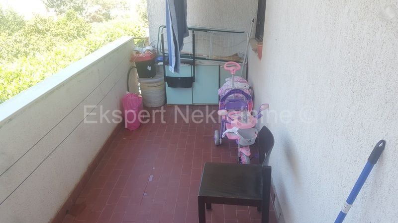 Trogir, centro, appartamento trilocale 92 m2, posizione eccellente vicino a tutti i servizi