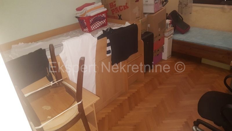 Trogir, centro, appartamento trilocale 92 m2, posizione eccellente vicino a tutti i servizi