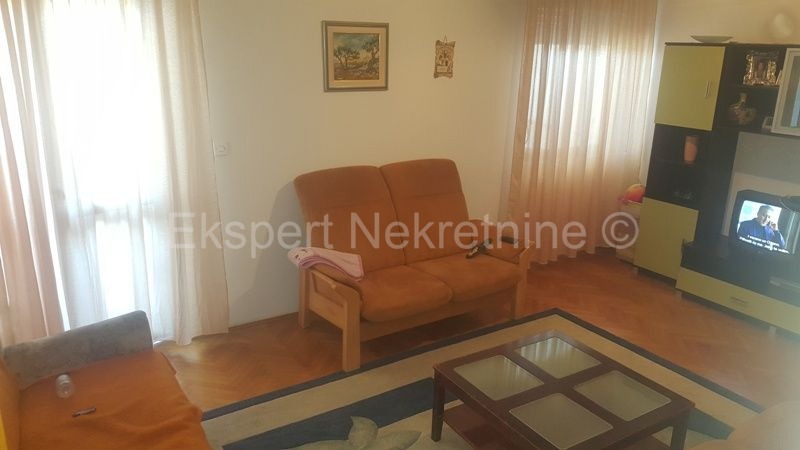 Trogir, centro, appartamento trilocale 92 m2, posizione eccellente vicino a tutti i servizi