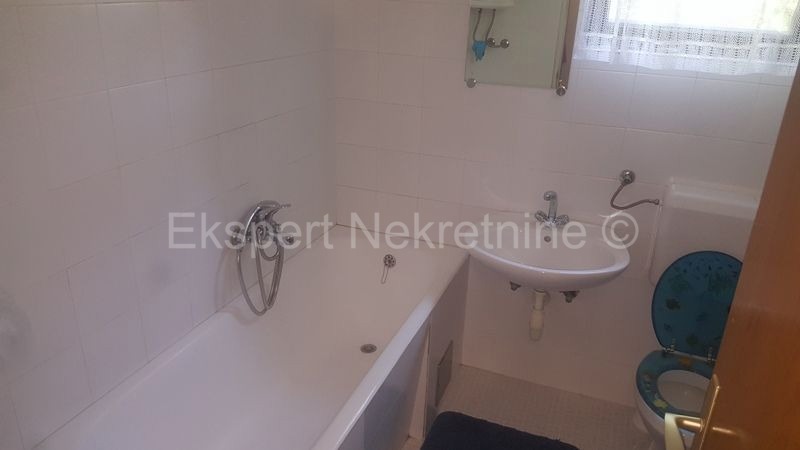 Trogir, centro, appartamento trilocale 92 m2, posizione eccellente vicino a tutti i servizi