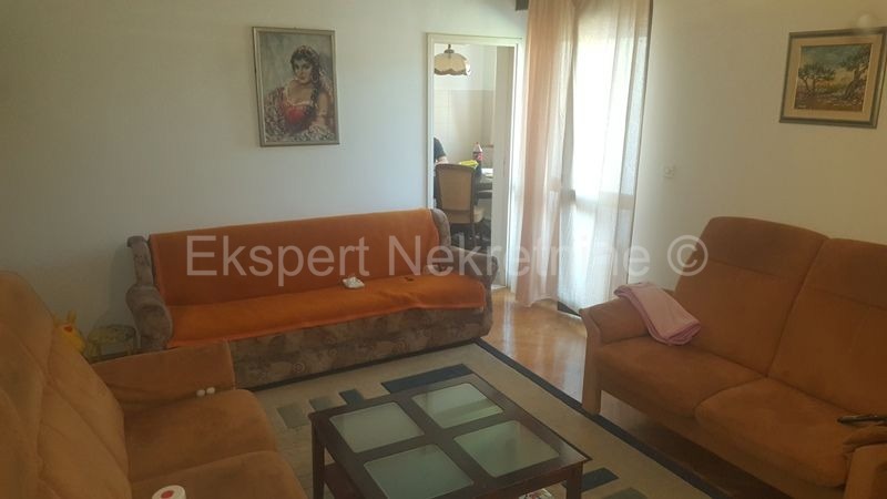 Trogir, centro, appartamento trilocale 92 m2, posizione eccellente vicino a tutti i servizi