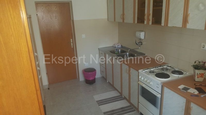 Trogir, centro, appartamento trilocale 92 m2, posizione eccellente vicino a tutti i servizi