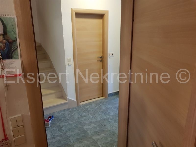 Trogir, Čiovo, casa in pietra 250 m2, su tre piani, parcheggio