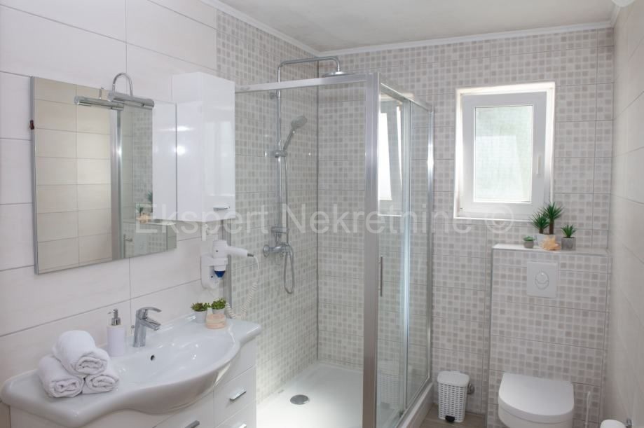 Podstrana, Strožanac, casa 350 m2 con giardino, vista mare, 500 metri dalla spiaggia