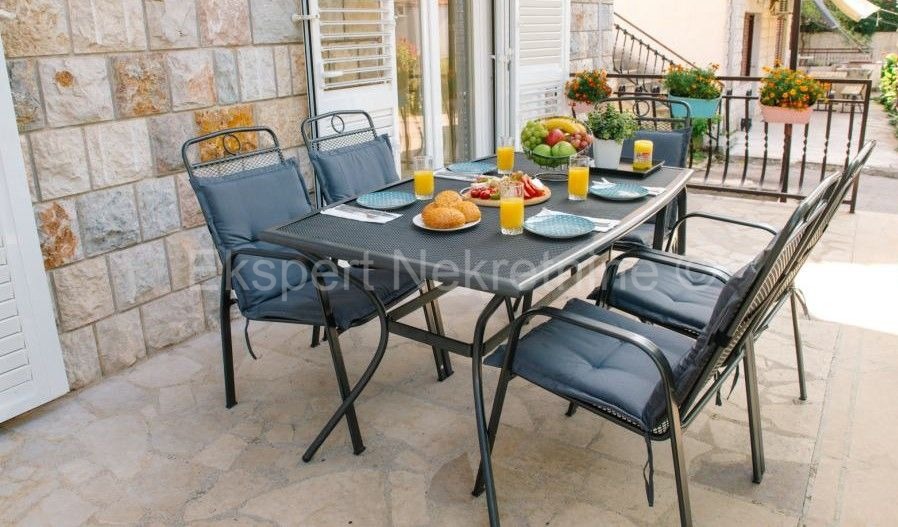 Podstrana, Strožanac, casa 350 m2 con giardino, vista mare, 500 metri dalla spiaggia