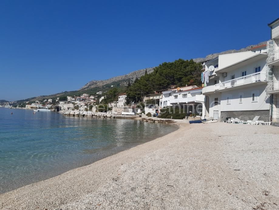 Dugi rat, terreno edificabile 1160m2, prima fila al mare con vista