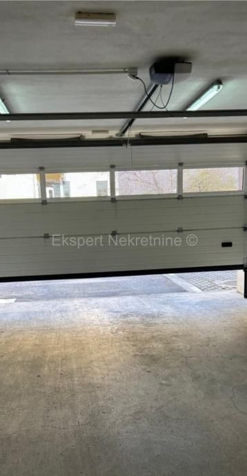 Spalato, Marjan, appartamento trilocale con giardino di 189m2 e tre posti auto