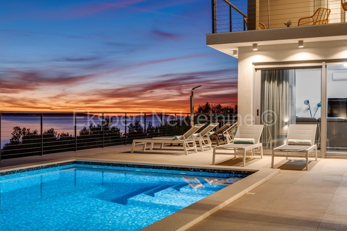 Podstrana, Mutogras, villa di lusso 370 m2 con giardino 392 m2 e piscina