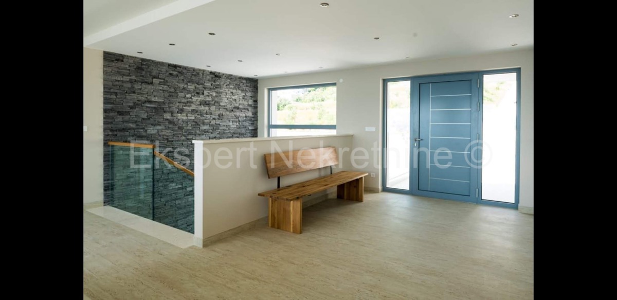 Podstrana, Mutogras, villa di lusso 370 m2 con giardino 392 m2 e piscina