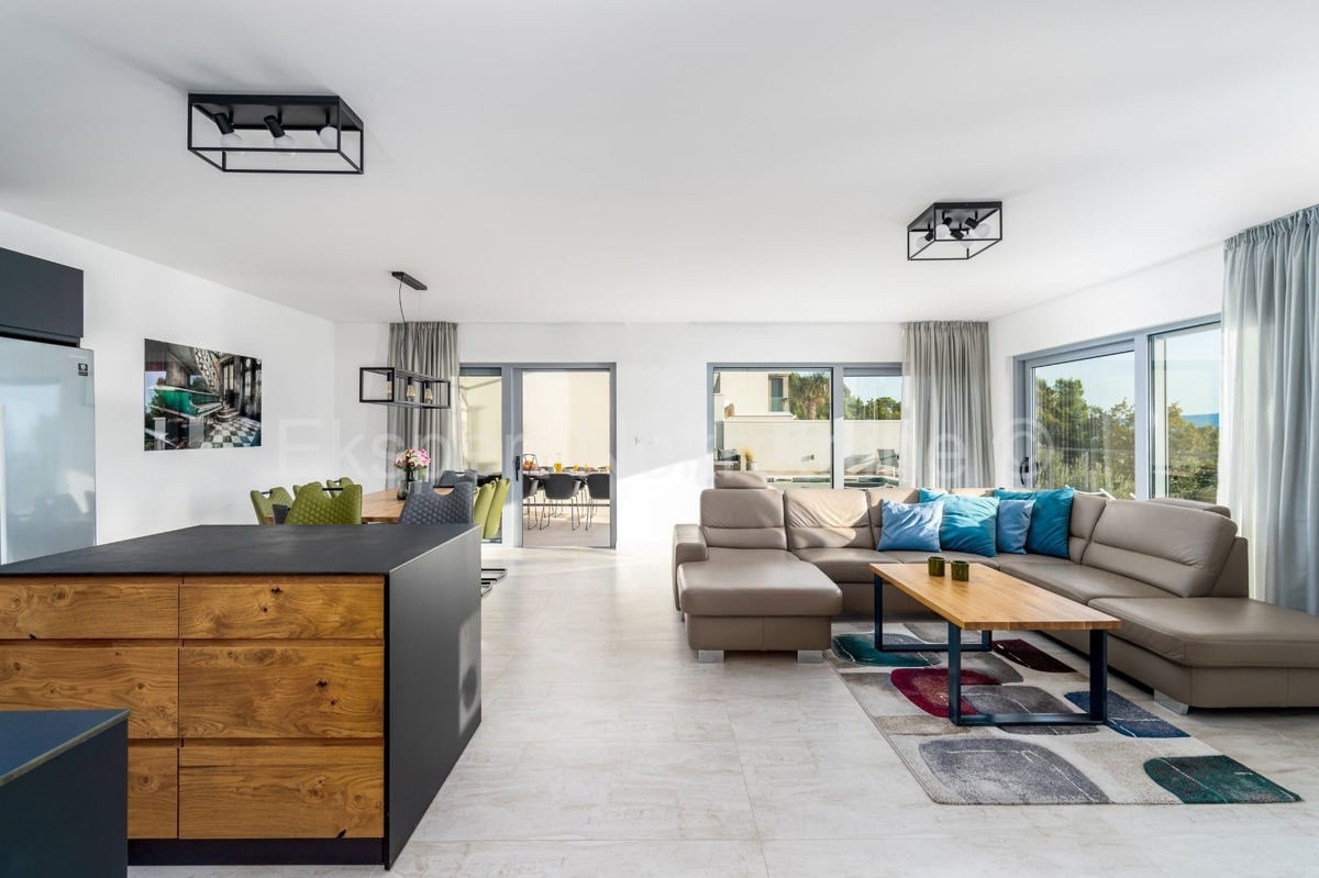 Podstrana, Mutogras, villa di lusso 370 m2 con giardino 392 m2 e piscina