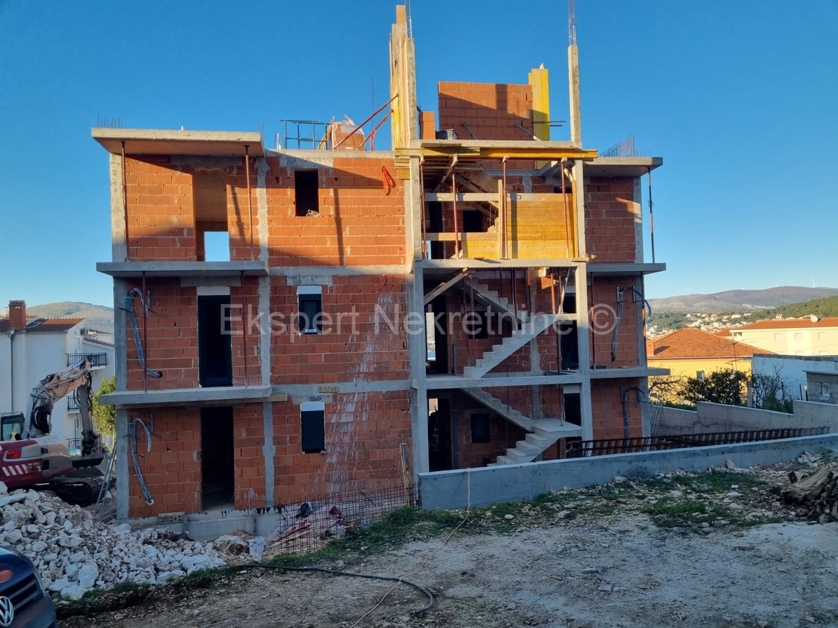 Čiovo,Okrug Gornji, 2-bedroom apartment 73m2+garden 94m2,new building,view