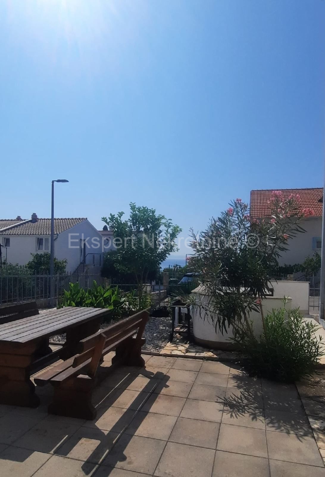 Čiovo, Okrug G., confortevole appartamento con due camere da letto, giardino e parcheggio