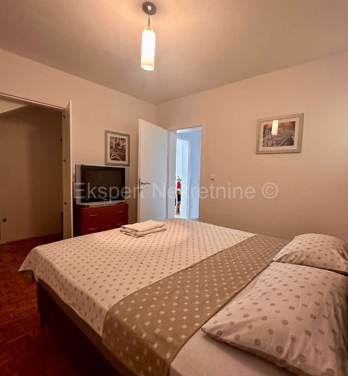 Čiovo, Okrug G., confortevole appartamento con due camere da letto, giardino e parcheggio