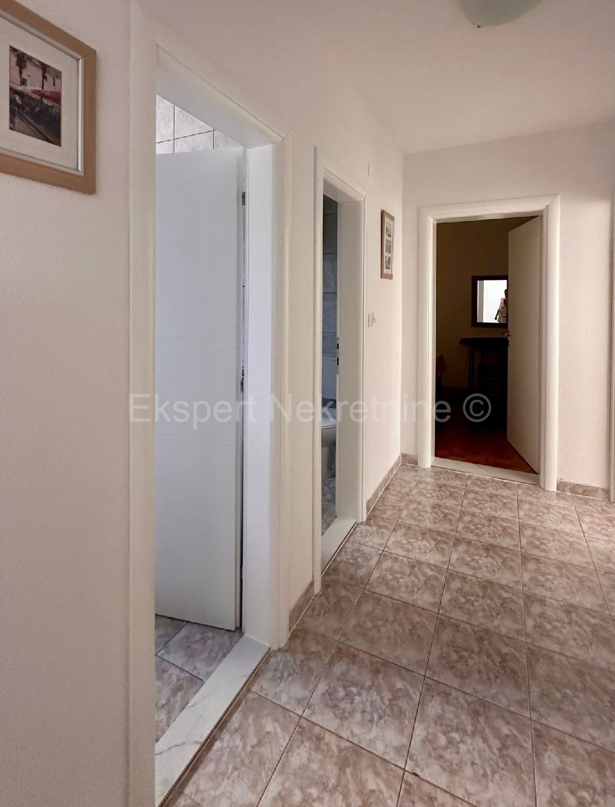 Čiovo, Okrug G., confortevole appartamento con due camere da letto, giardino e parcheggio