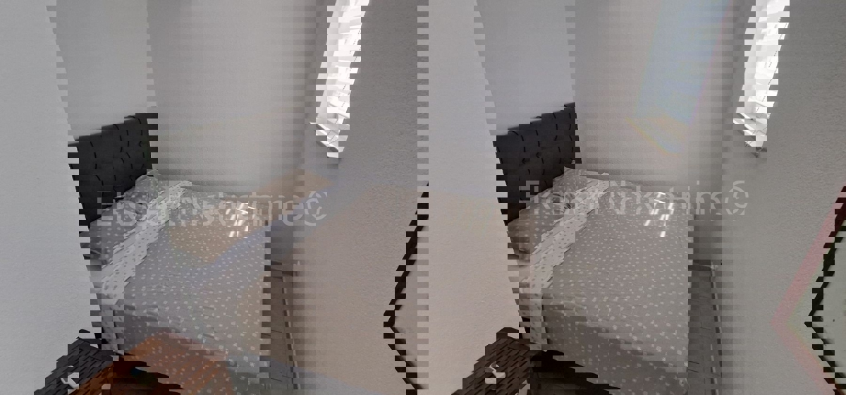 Čiovo, Okrug G., confortevole appartamento con due camere da letto, giardino e parcheggio