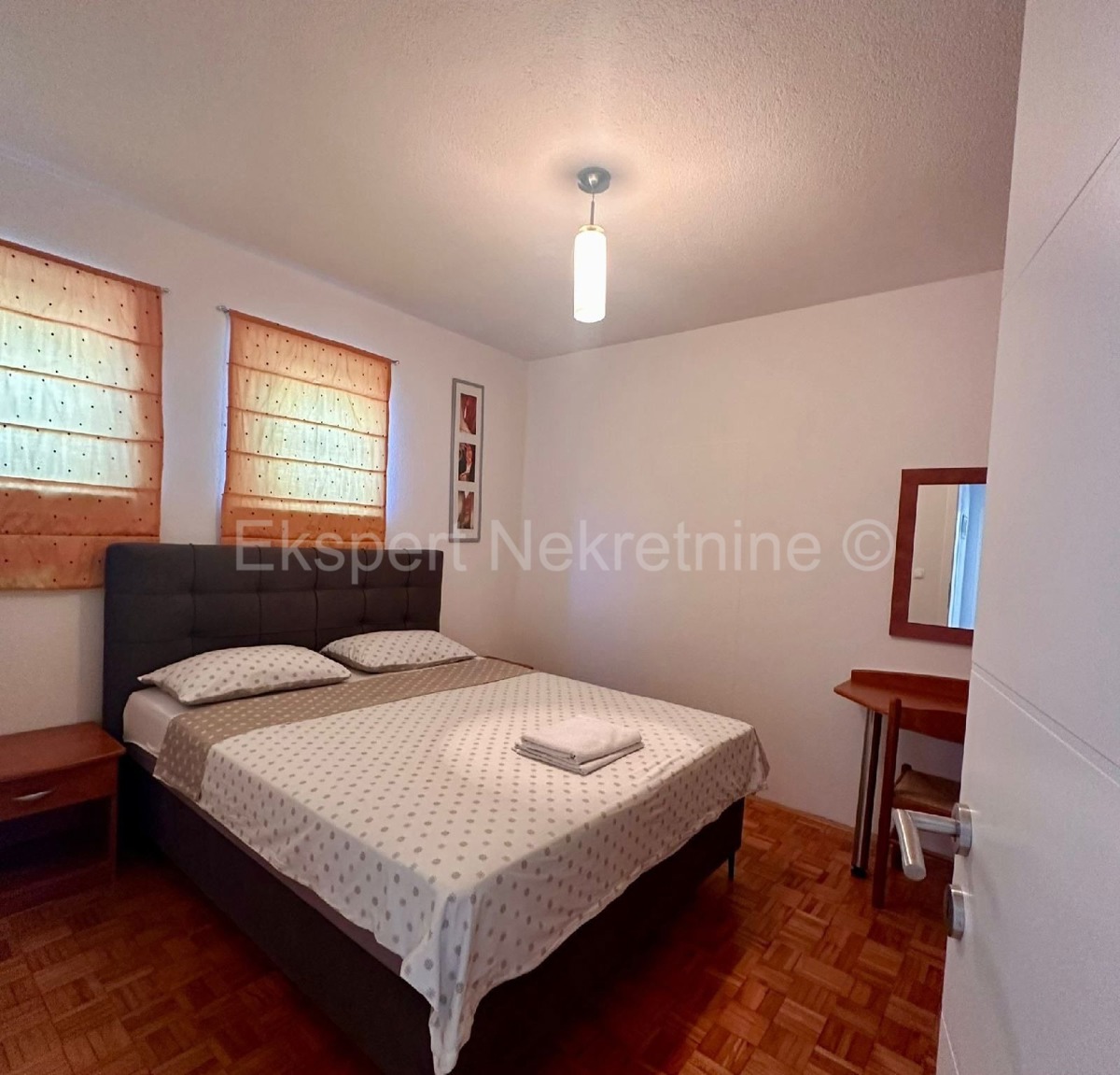 Čiovo, Okrug G., confortevole appartamento con due camere da letto, giardino e parcheggio