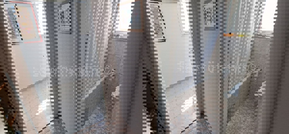 Čiovo, Okrug G., confortevole appartamento con due camere da letto, giardino e parcheggio