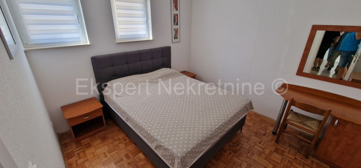 Čiovo, Okrug G., confortevole appartamento con due camere da letto, giardino e parcheggio