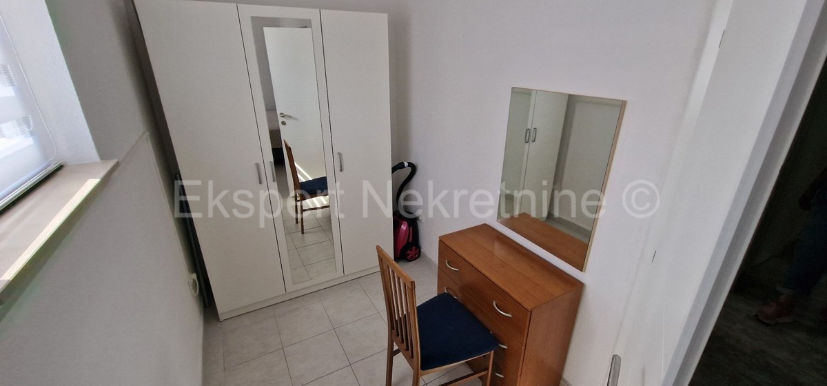 Čiovo, Okrug G., confortevole appartamento con due camere da letto, giardino e parcheggio