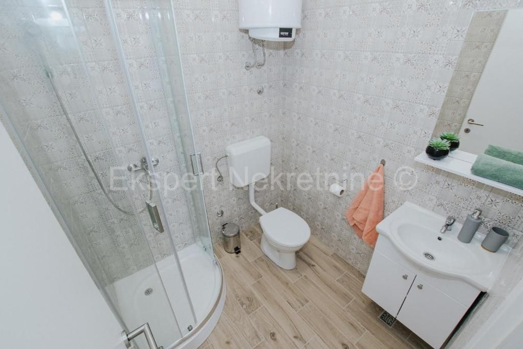 Drvenik Mali, semi-detached house 135 m2 with sea view, 300 m from the beach