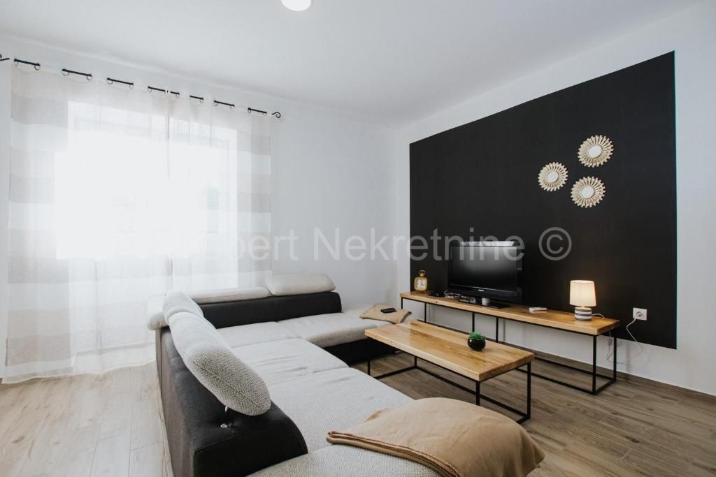 Drvenik Mali, semi-detached house 135 m2 with sea view, 300 m from the beach