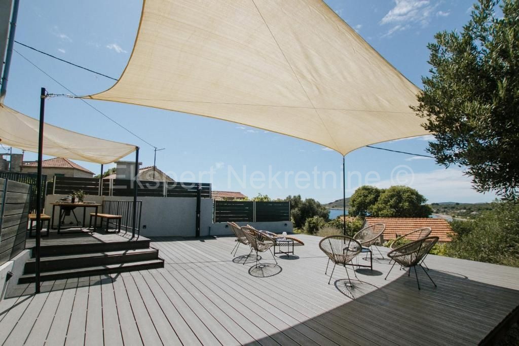 Drvenik Mali, semi-detached house 135 m2 with sea view, 300 m from the beach