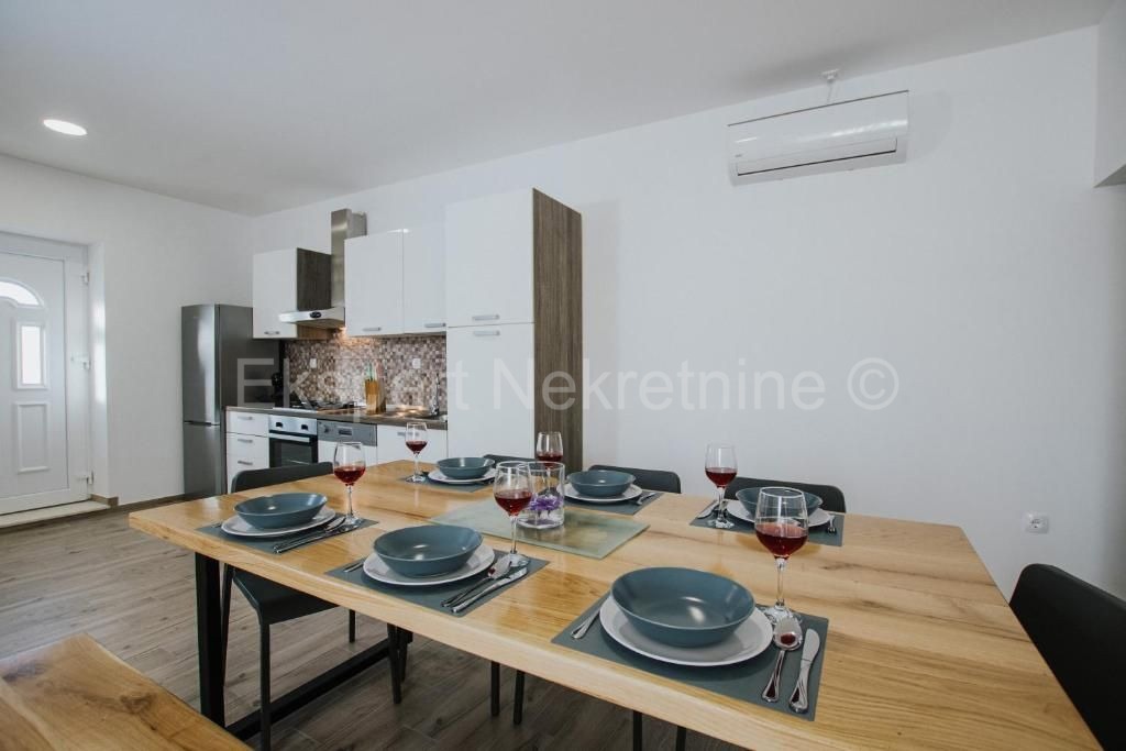 Drvenik Mali, semi-detached house 135 m2 with sea view, 300 m from the beach