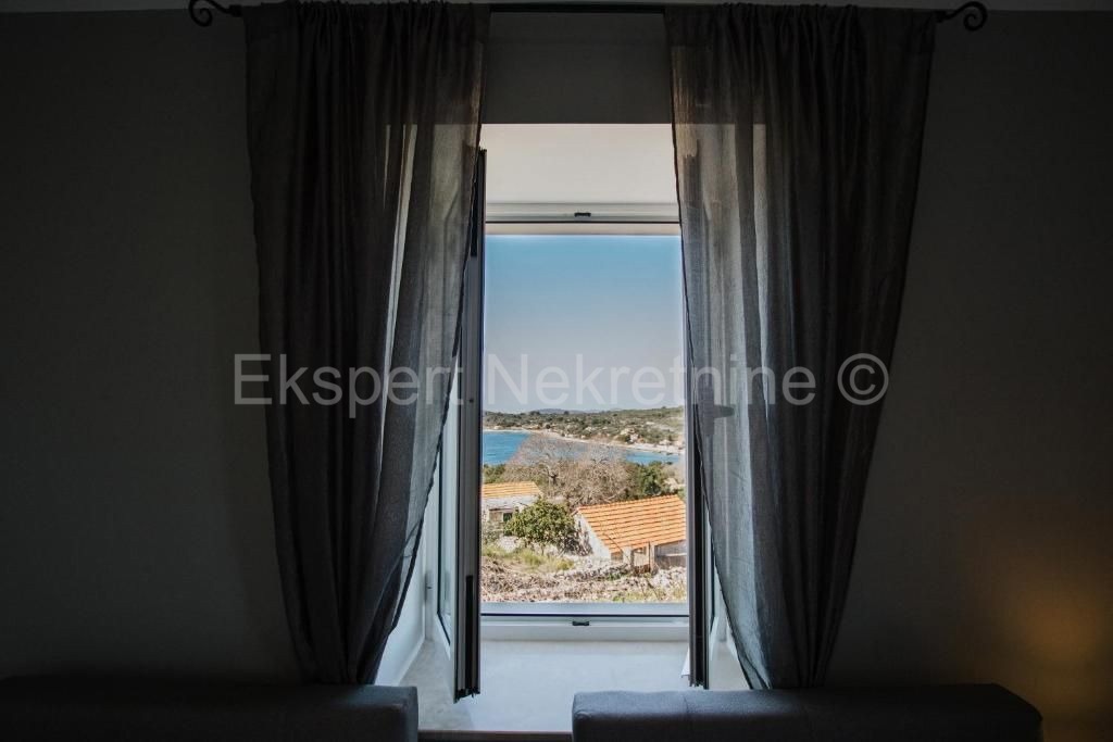 Drvenik Mali, semi-detached house 135 m2 with sea view, 300 m from the beach