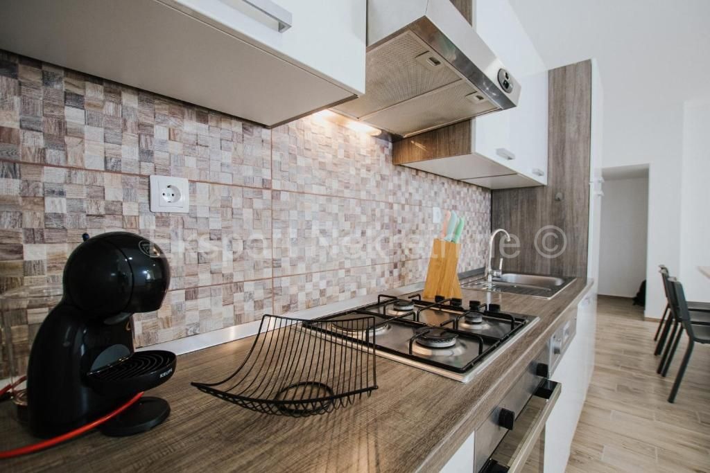 Drvenik Mali, semi-detached house 135 m2 with sea view, 300 m from the beach