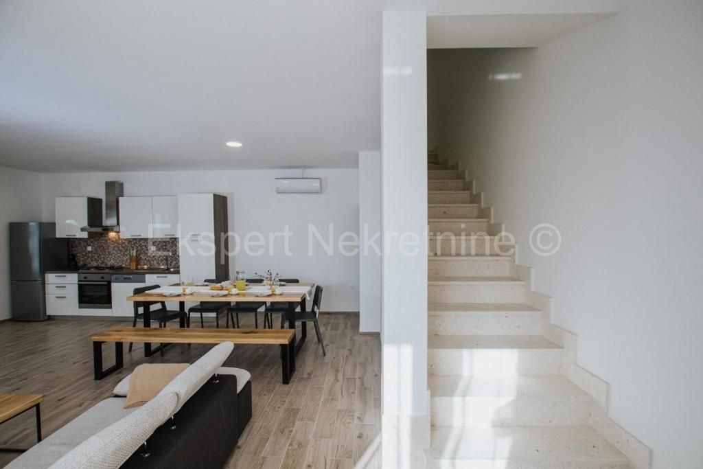 Drvenik Mali, semi-detached house 135 m2 with sea view, 300 m from the beach