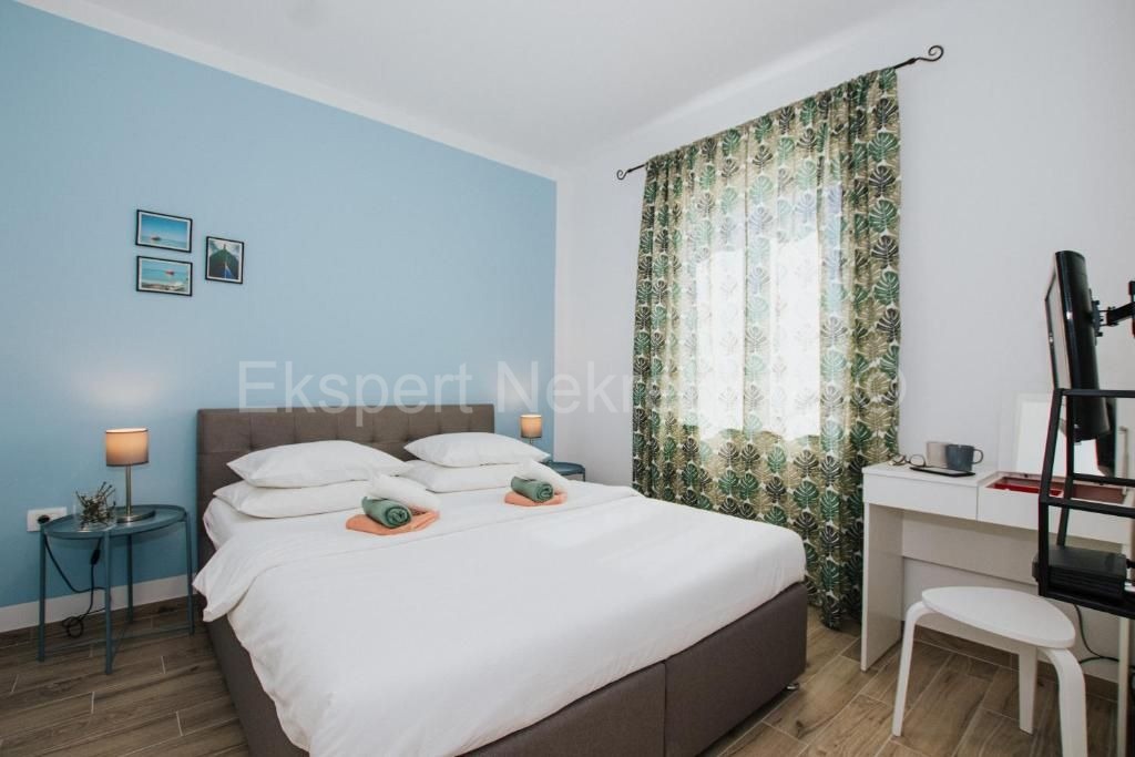 Drvenik Mali, semi-detached house 135 m2 with sea view, 300 m from the beach