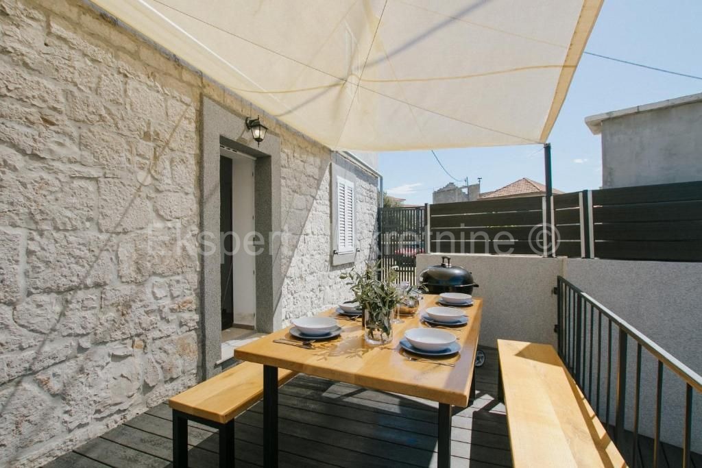 Drvenik Mali, semi-detached house 135 m2 with sea view, 300 m from the beach