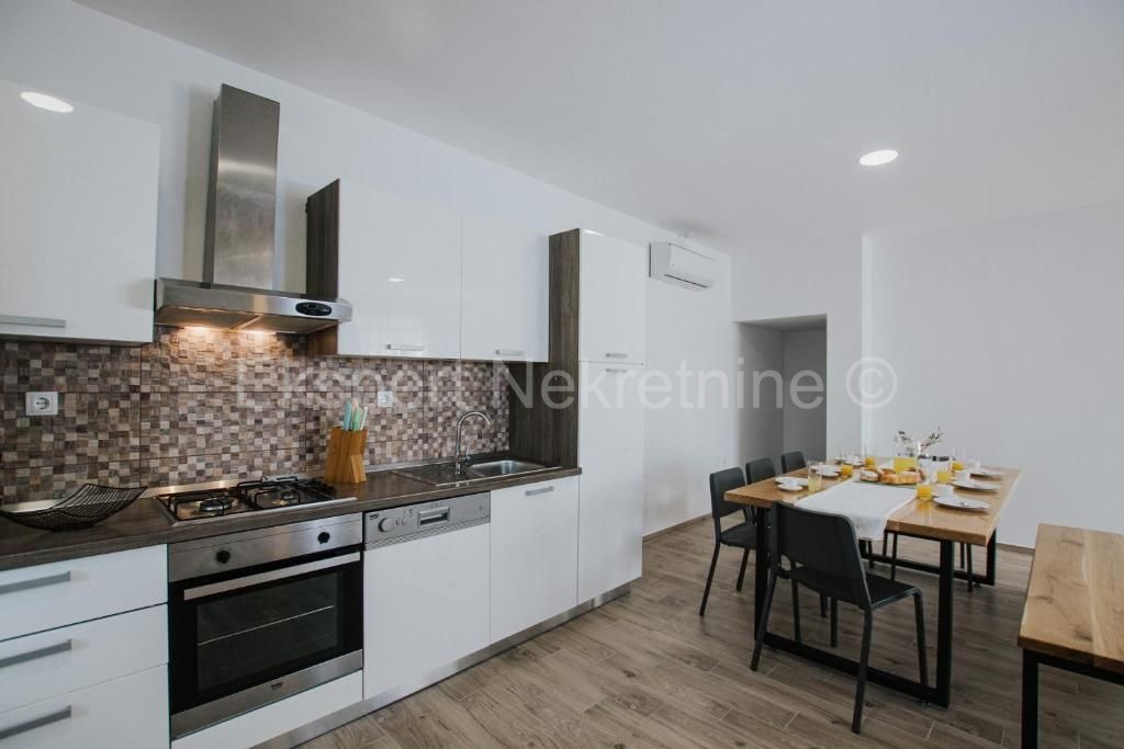 Drvenik Mali, semi-detached house 135 m2 with sea view, 300 m from the beach