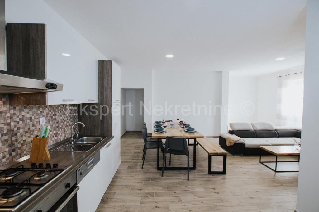 Drvenik Mali, semi-detached house 135 m2 with sea view, 300 m from the beach