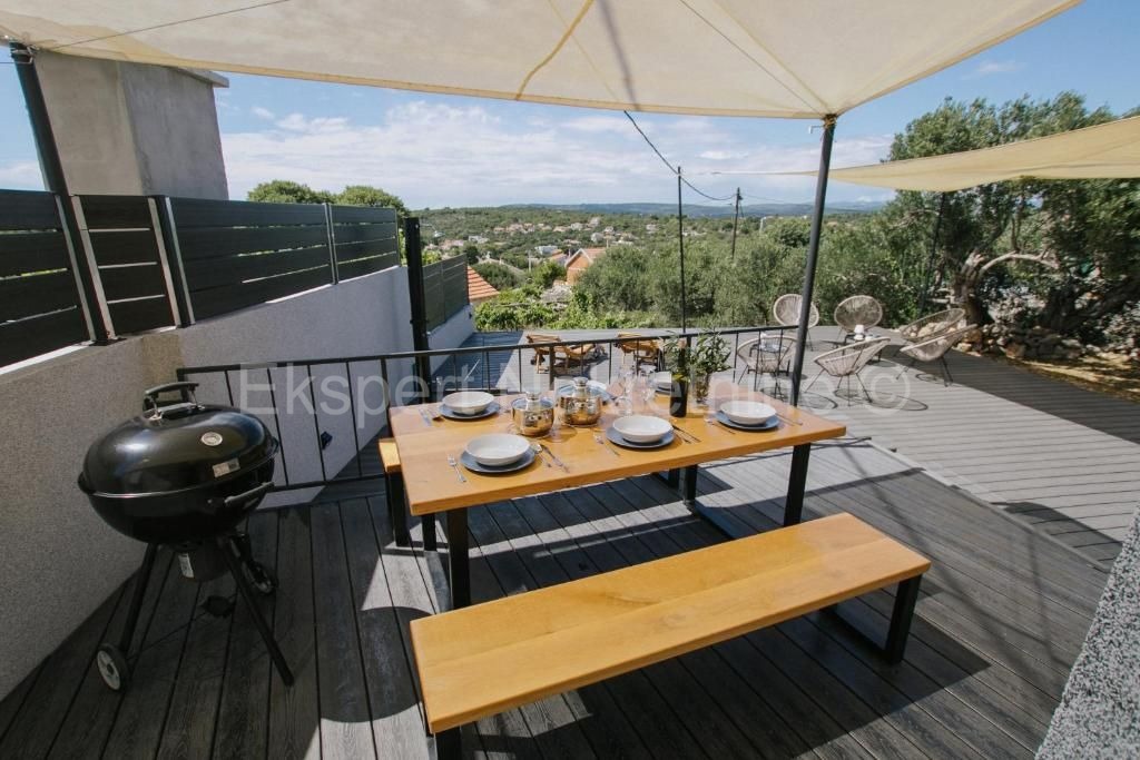 Drvenik Mali, semi-detached house 135 m2 with sea view, 300 m from the beach