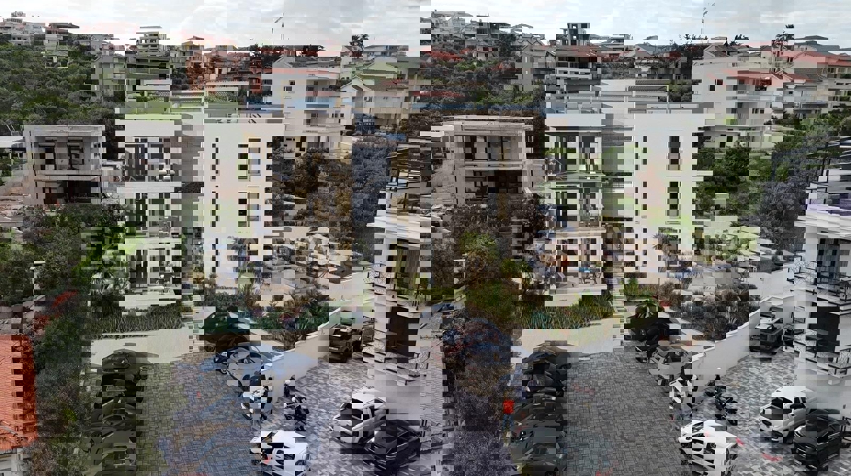 Čiovo, Okrug G., appartamento con due camere da letto con giardino e parcheggio, vista mare