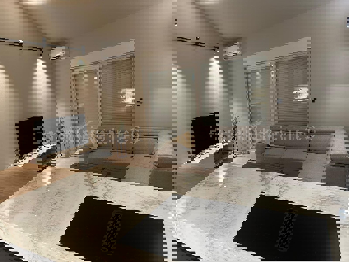 Čiovo, Okrug G., 2-bedroom apartment 68 m2, 2nd row from the sea, sea view,