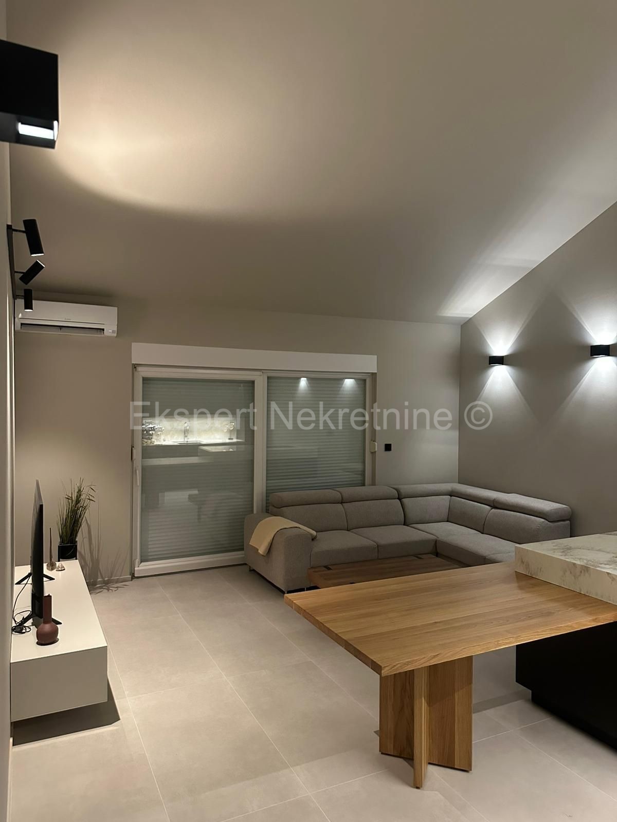 Čiovo, Okrug G., 2-bedroom apartment 68 m2, 2nd row from the sea, sea view,