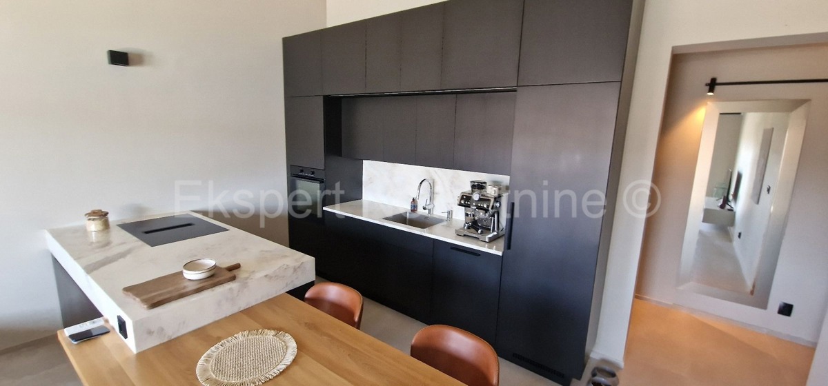 Čiovo, Okrug G., 2-bedroom apartment 68 m2, 2nd row from the sea, sea view,