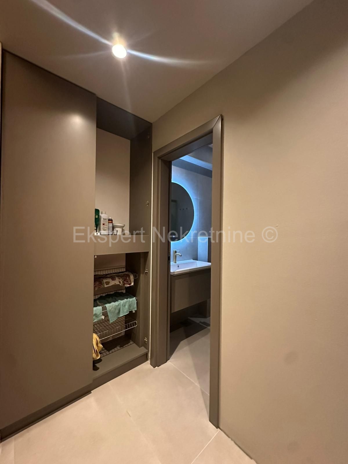 Čiovo, Okrug G., 2-bedroom apartment 68 m2, 2nd row from the sea, sea view,