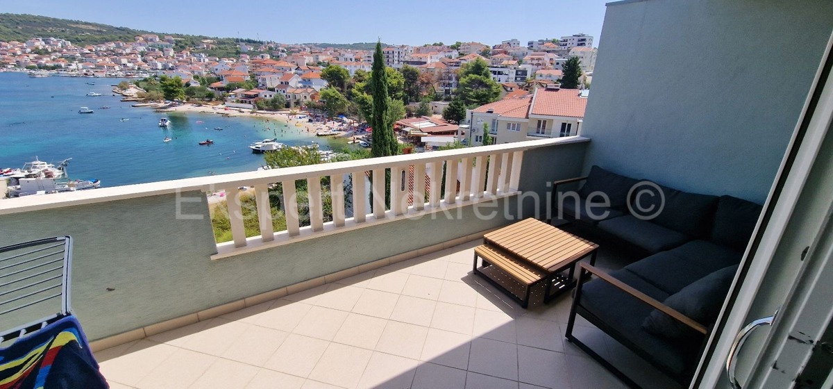 Čiovo, Okrug G., 2-bedroom apartment 68 m2, 2nd row from the sea, sea view,