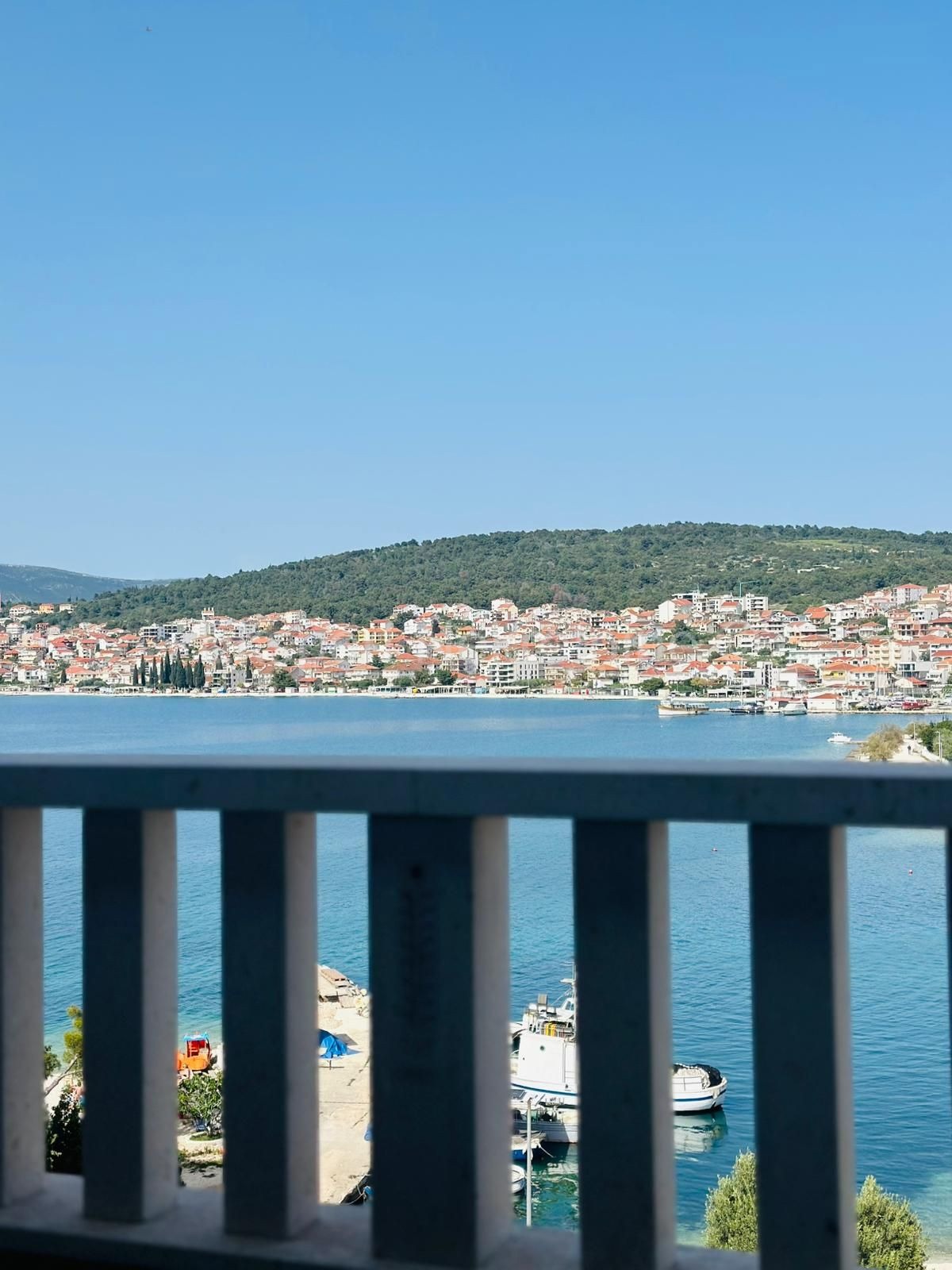 Čiovo, Okrug G., 2-bedroom apartment 68 m2, 2nd row from the sea, sea view,