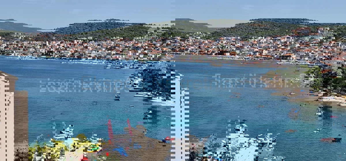 Čiovo, Okrug G., 2-bedroom apartment 68 m2, 2nd row from the sea, sea view,