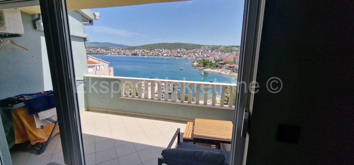 Čiovo, Okrug G., 2-bedroom apartment 68 m2, 2nd row from the sea, sea view,