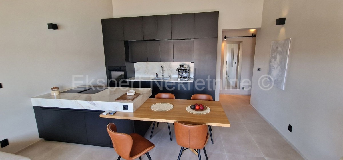 Čiovo, Okrug G., 2-bedroom apartment 68 m2, 2nd row from the sea, sea view,