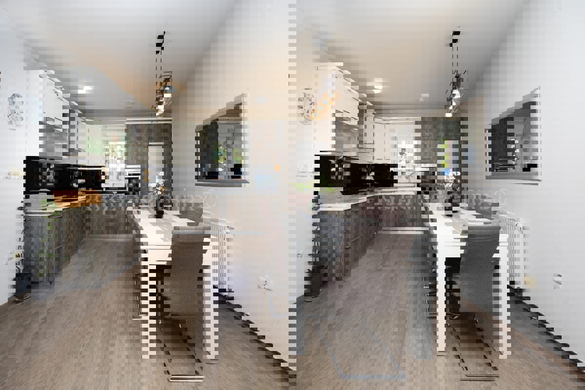 Solin, Rupotina, casa indipendente 260m2 con giardino e vista